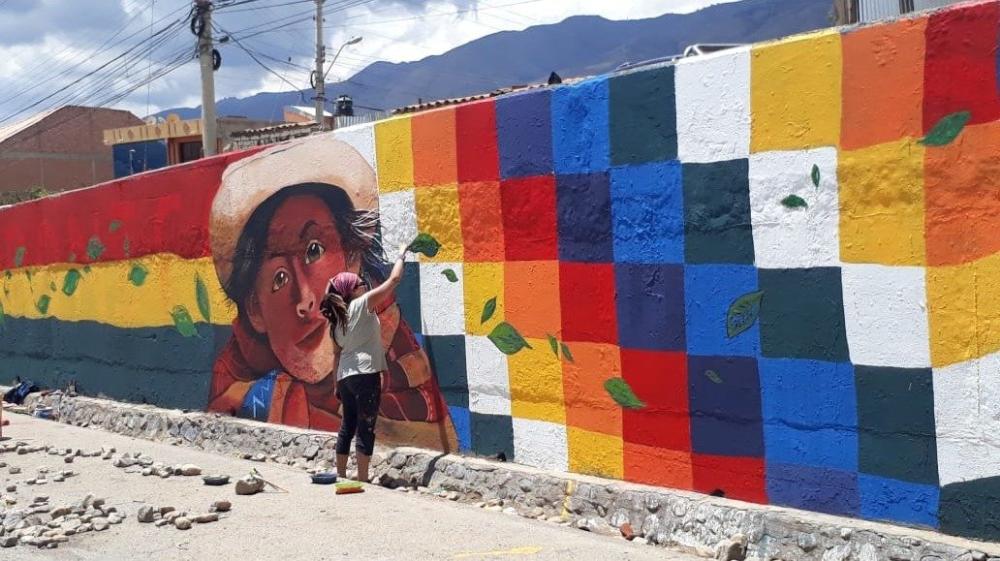 Un abrazo plurinacional desde una mujer y quéchua