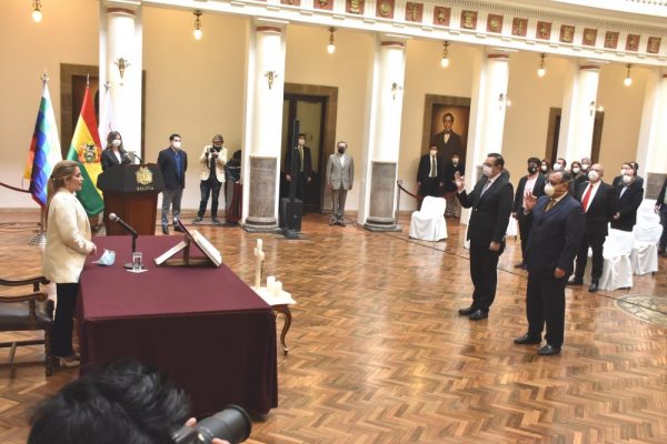 Gobierno de ministros descartables