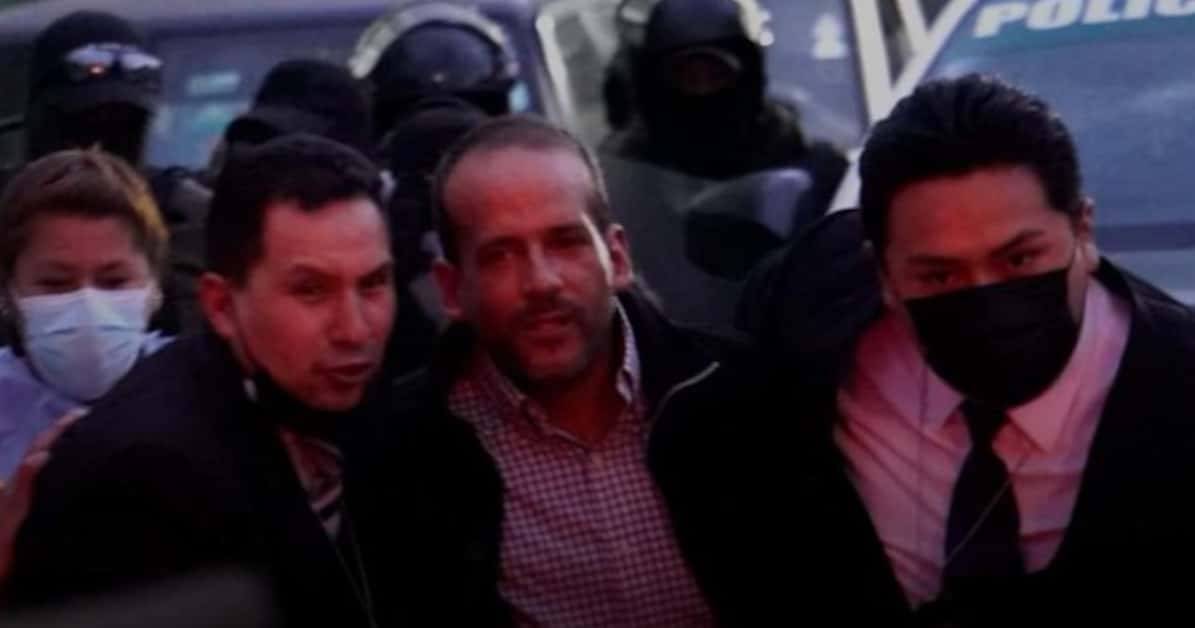 Arrestado, Fernando Camacho llega  a La Paz