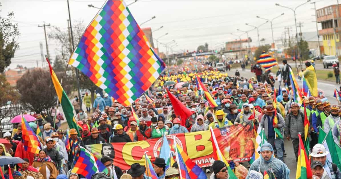 No desviarse del objetivo histórico